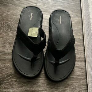 SOLD. Good fellow flip flops